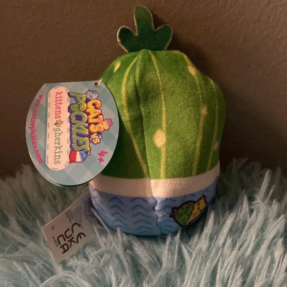 BRAND NEW STUFF ANIMAL CATS VS PICKLES! NWT! SMOKE FREE HOME! - Picture 4 of 4